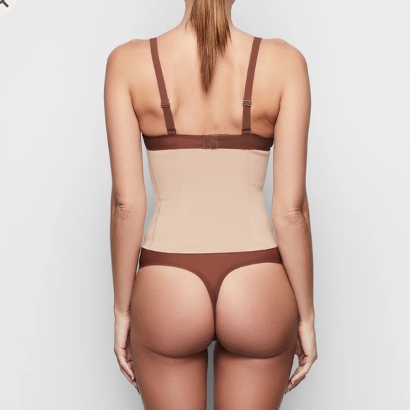 SKIMS Waist Trainer - Picture 4 of 4